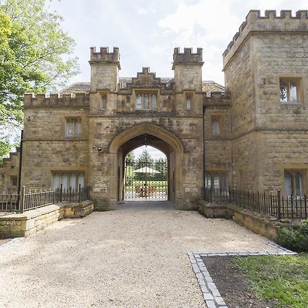 Castle Gatehouse Villa วินช์คอมบ์ ภายนอก รูปภาพ