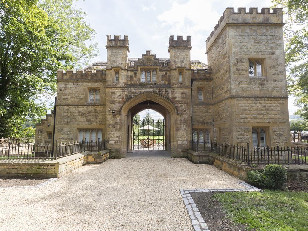 Castle Gatehouse Villa วินช์คอมบ์ ภายนอก รูปภาพ