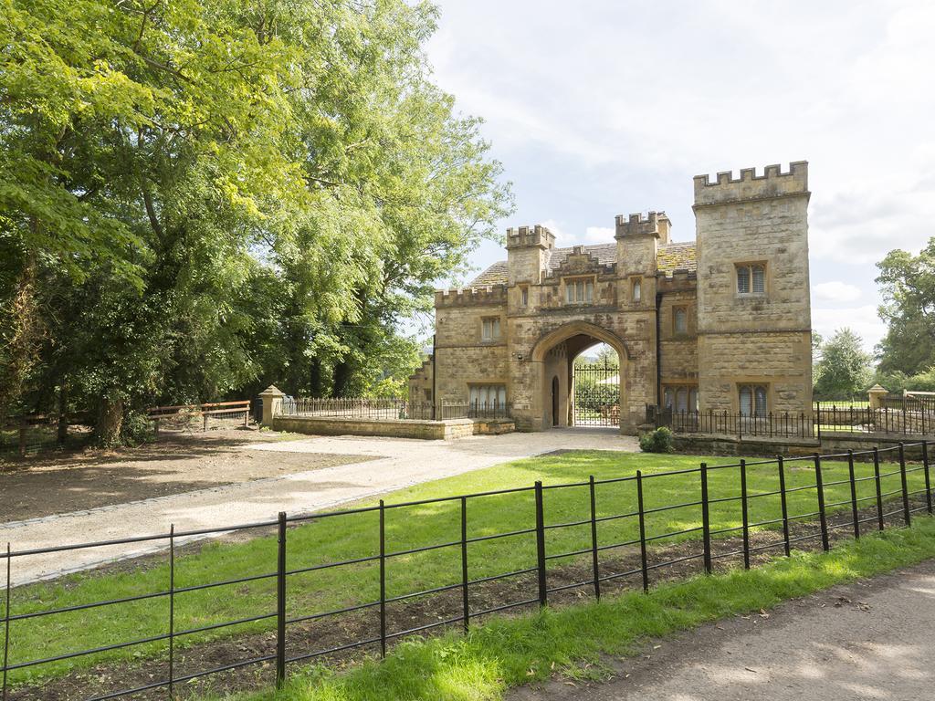 Castle Gatehouse Villa วินช์คอมบ์ ภายนอก รูปภาพ