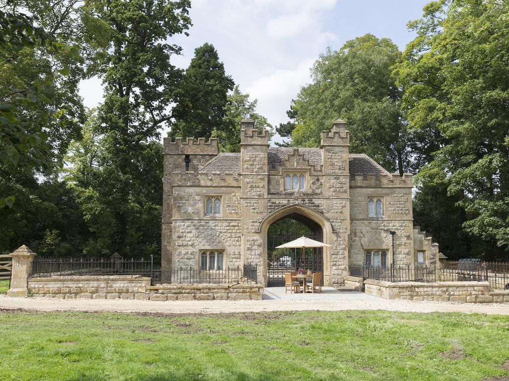 Castle Gatehouse Villa วินช์คอมบ์ ภายนอก รูปภาพ